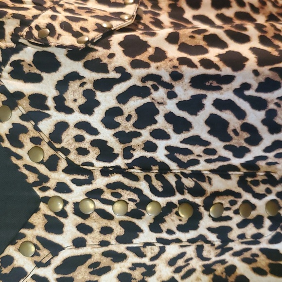Leopard print Blouse 🐆 - Picture 2 of 5